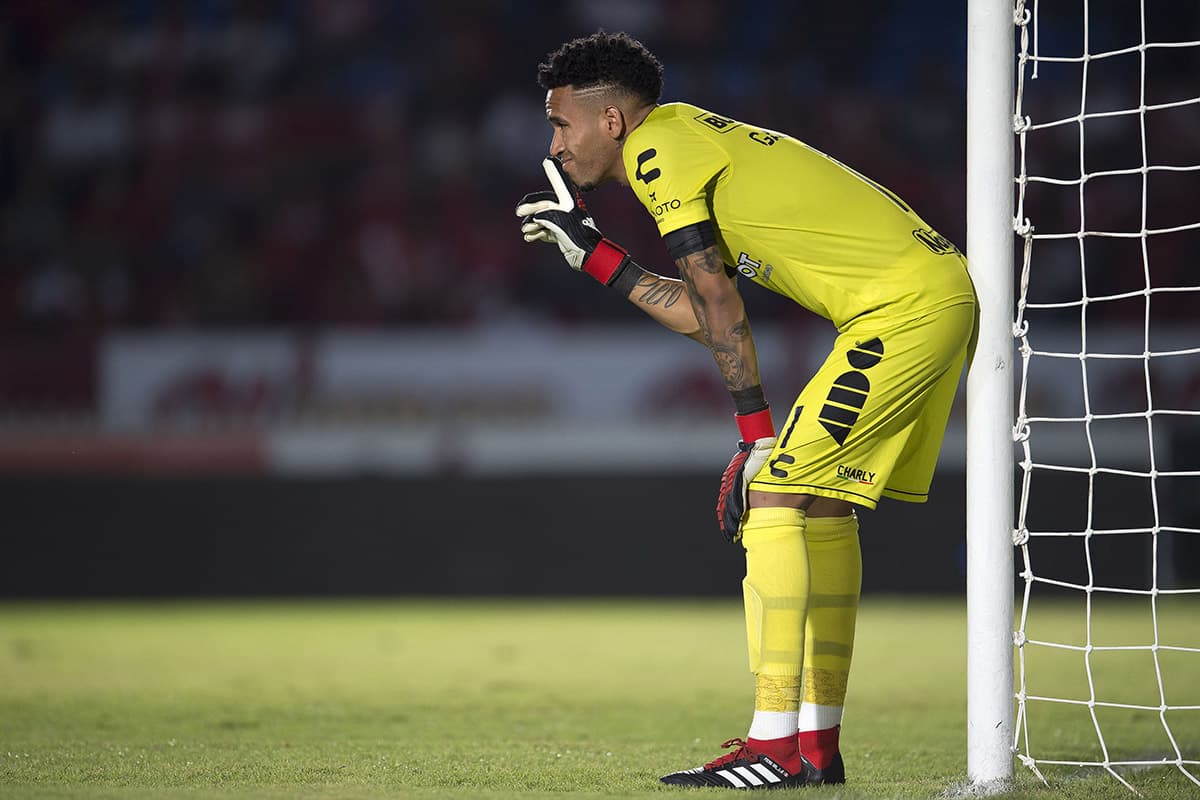 El arquero peruano Pedro Gallese evitó que la derrota fuera por mayor diferencia a favor de Chivas.