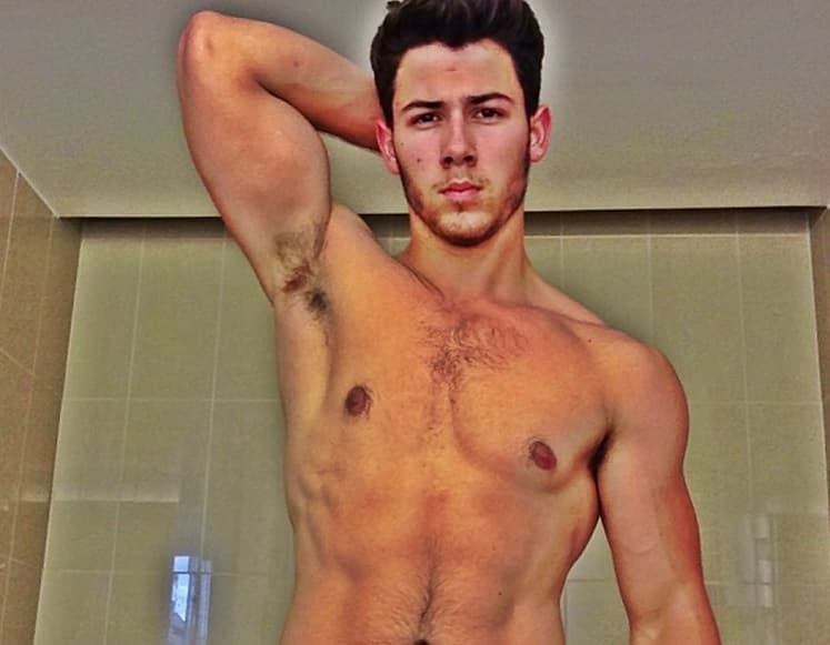 Ahora es todo un papacito de la música y continúa con sus sueños de cantante.