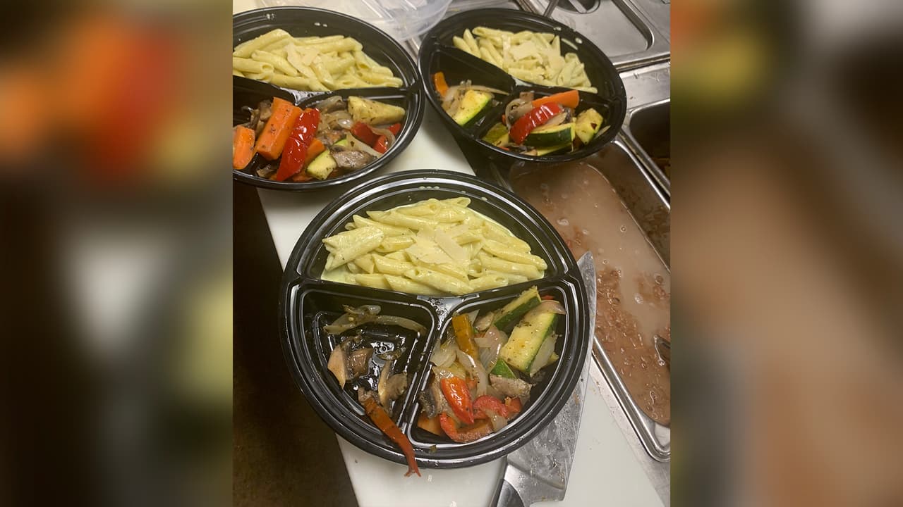 Se tiene previsto que las entregas de comidas continúen durante esta semana.