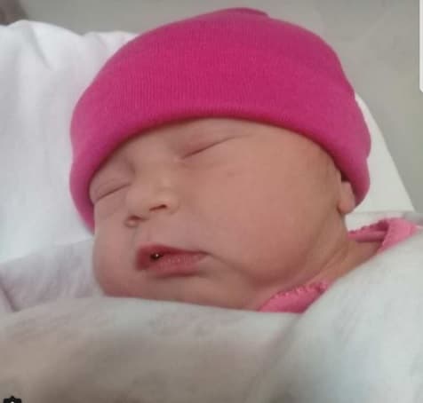 "La llegada de nuestra bebé va a hacer nuestras noches más largas, los días más cortos y el amor más fuerte", escribió el cantante al pie de esta imagen.