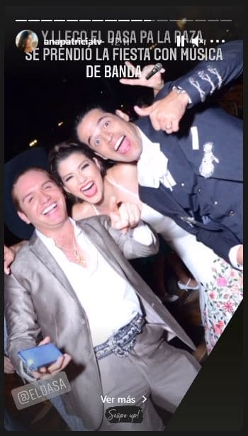 Finalmente, El Dasa cerró la boda cantando con banda.