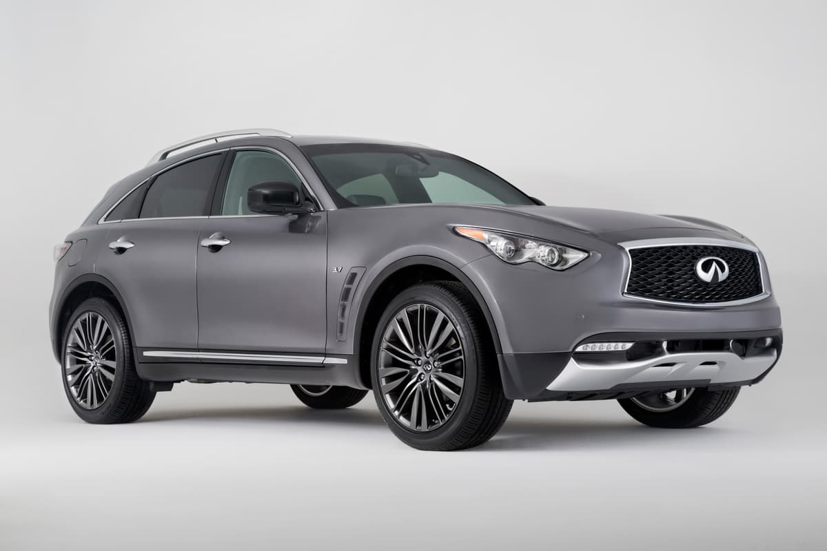 <b>Infiniti QX70</b>
<br>Para 2018 la estrategia de Infiniti en el nicho de crossovers y SUV’s ha dejado fuera a este integrante.