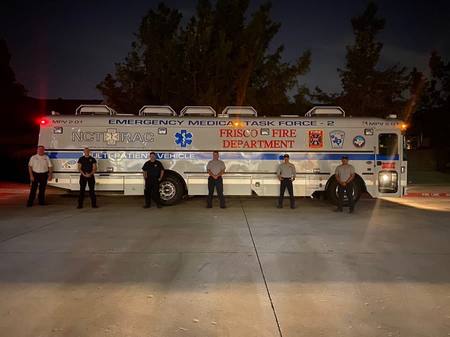 El Departamento de Bomberos de Frisco publicó en su cuenta de Twitter que respondieron a un pedido del estado para apoyar con los huracanes en el Golfo. Equipos de Frisco y Plano asistieron a la unidad.