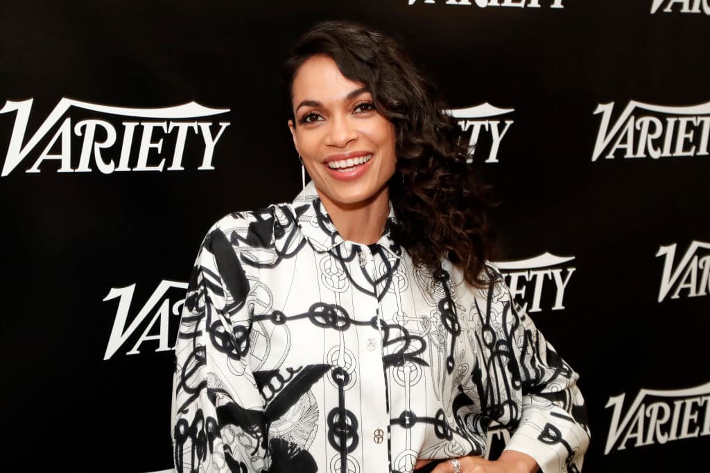 <b>Rosario Dawson </b>
<br>Actriz y escritora estadounidense con ascendencia puertorriqueña y cubana, que tiene entre sus mejores trabajos grandes producciones como 'Men in Black II', 'Sin City' y 'Zombieland: Double Tap'.