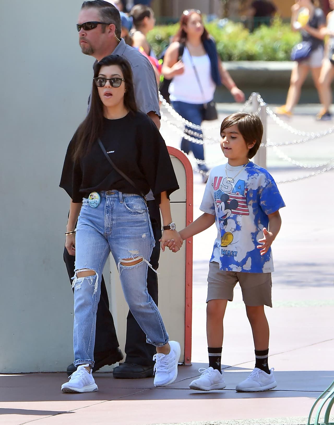 Kourtney, Scott y los chicos disfrutaron de juegos clásicos como 'It's A Small World', 'Thunder Mountain', 'Dumbo' y 'Mr Toad's Wild Adventure'.