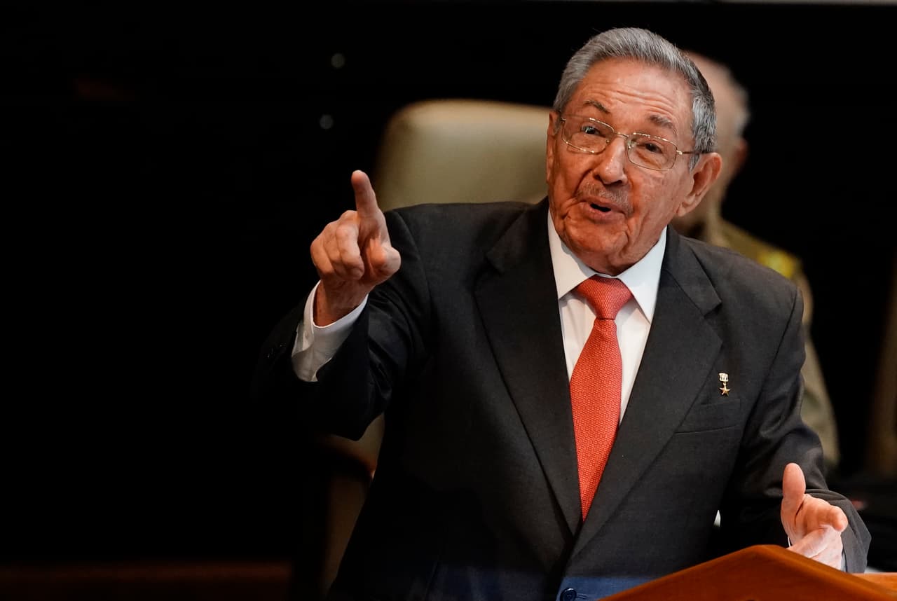 Twitter bloquea las cuentas de Raúl Castro, su hija y medios afines al régimen cubano 