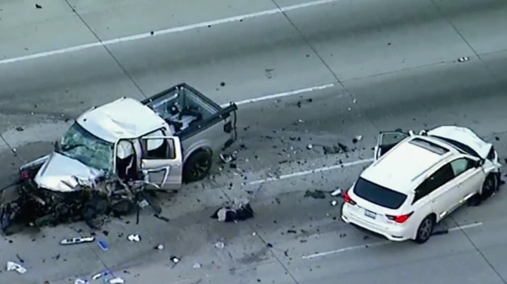 Una mujer causa un mortal accidente al huir en sentido contrario por una autopista de California