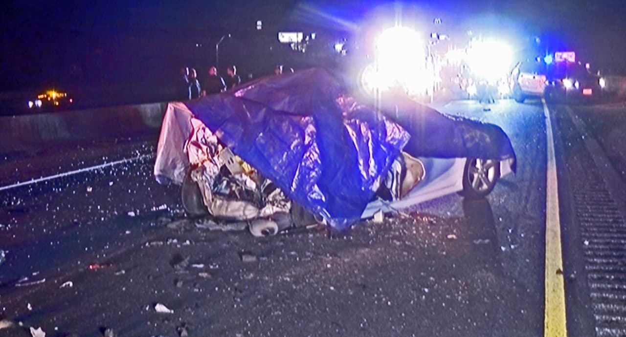 El negocio de la familia que iba en el Camry está ubicado justo al cruzar la calle del lugar donde ocurrió el accidente y se informó que los padres y sus hijos iban camino a casa.