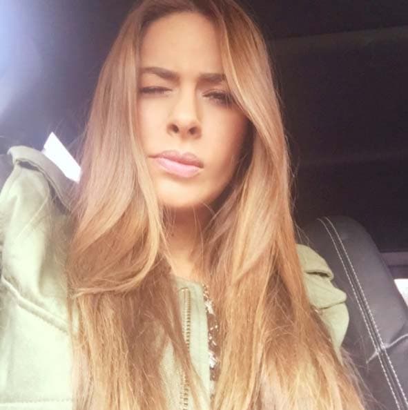 Después de desmaquillarlos, aplica un producto hidratante para que haga efecto durante la noche entera y luzcan tan radiantes como los de Galilea.