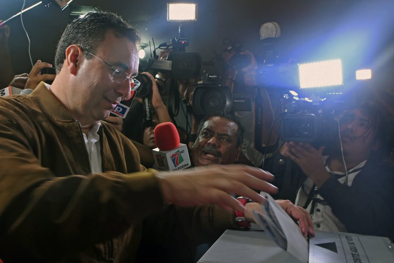 Junto con el presidente Hernández y Nasralla, el candidato del Partido Liberal, Luis Zelaya, es uno de los tres favoritos en los comicios presidenciales.