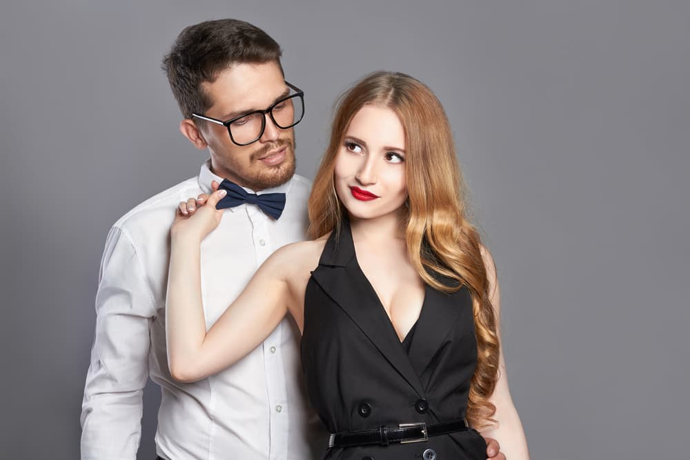 <b>Géminis</b>
<br>
<b>Tu carisma y atracción sexual están al máximo</b>
<br>Este novilunio llega con un tono singular. Tal vez hoy estés algo nostálgico y con cierta tendencia a la tristeza imaginando cosas y pensando que tu vida no está marchando de la forma deseada. No te dejes llevar por esos pensamientos sombríos que no tienen que ver nada con tu personalidad jovial y alegre. Sigue adelante con tus planes puesto que la vida siempre te responderá con la misma fuerza con que emprendas todas tus gestiones, de esa manera una onda amorosa renacerá en tu vida con la acción de este novilunio que acentúa tu atracción sexual y tu carisma.