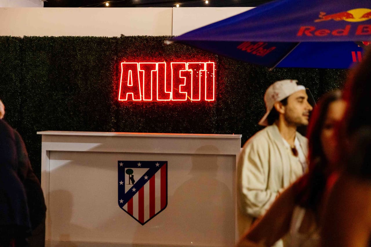 Grita, juega y conecta con otros fans: Casa Atleti trae la pasión del Atlético de Madrid a Wynwood.
