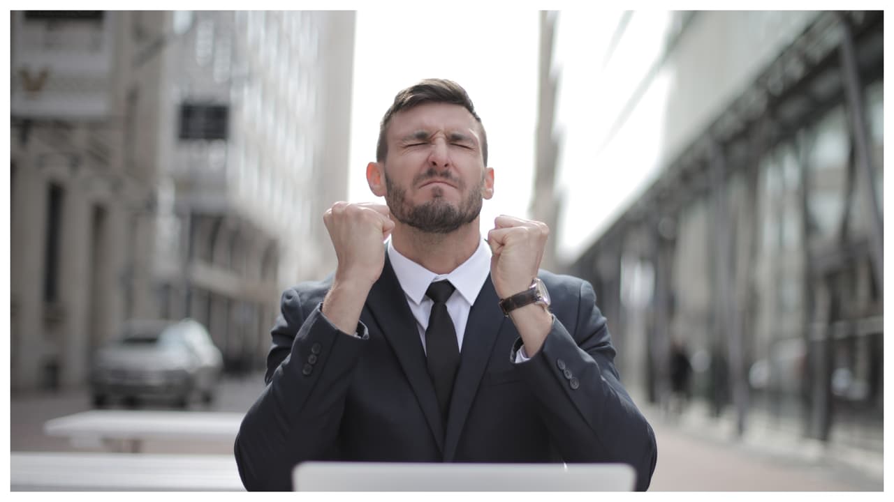 <b>Cobra mientras navegas in Internet</b>
<br>Hay empresas que te pagan por las búsquedas que hagas en el Web, así como por los juegos y videos y usas y ves ahí. Dos de los más populares para ganar dinero extra para navidades son Swagbucks e Inbox Dollars.
<br>