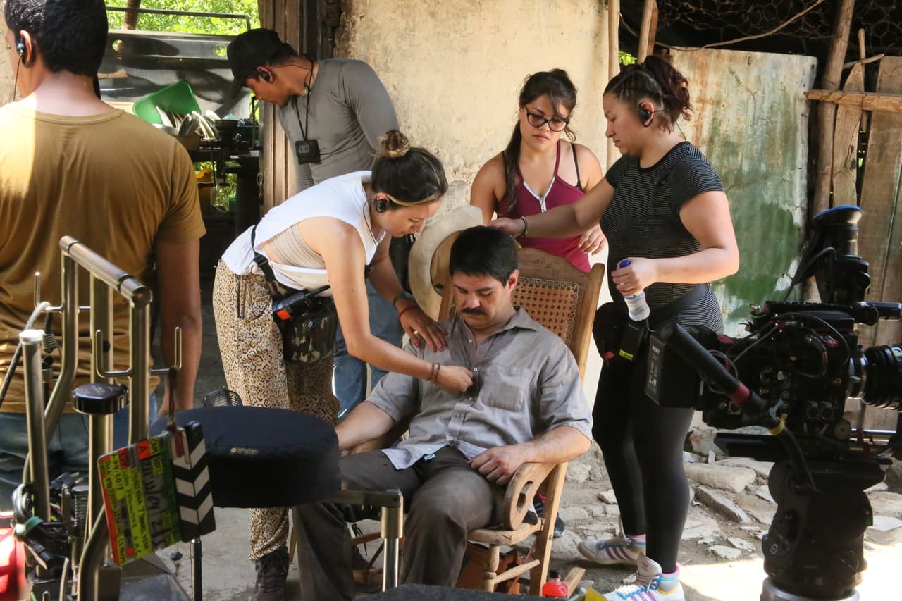 Marco de la O se alista para grabar una escena en la que mostrará un lado que no conocíamos de su personaje.