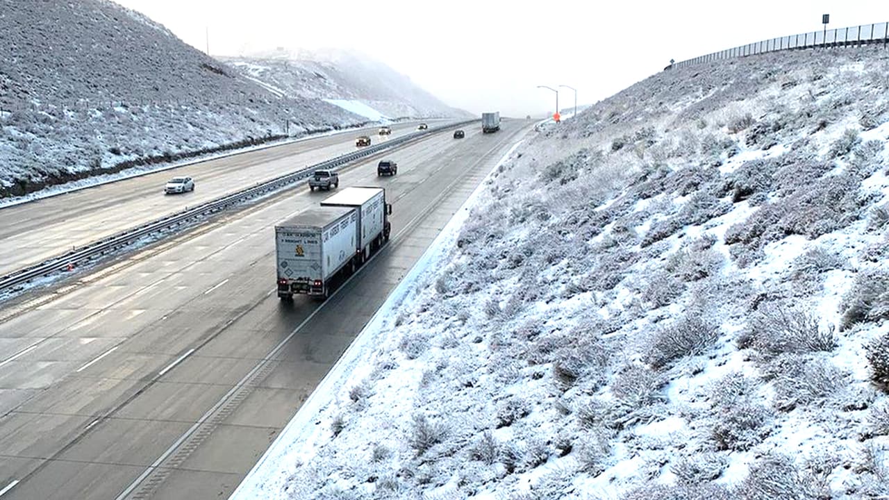 Si debes conducir luego de alguna precipitación invernal 
<a href="https://www.univision.com/local/north-carolina-wuvc/te-decimos-como-conducir-con-hielo-negro-de-forma-segura-fotos">sigue estos consejos para evitar accidentes</a> por el hielo negro. 
<a href="https://www.ncdps.gov/es/news/press-releases/2021/12/03/gobernador-insta-los-habitantes-prepararse-para-afrontar-tiempo" target="_blank">Más información aquí.</a>