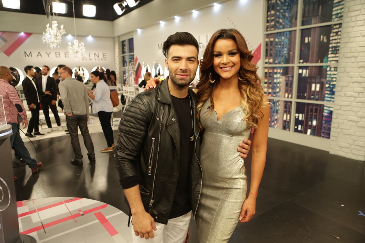 Mira cómo se preparan las bellas antes de subir al escenario sumándote al backstage de #NBL VIP.