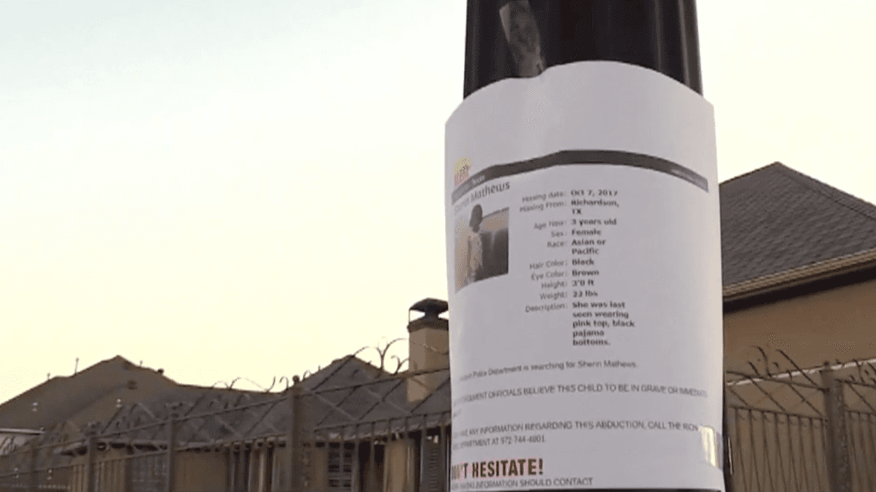 Vecinos y conocidos de la familia de Sherin colgaron volantes en el vecindario de Richardson (Texas) en el que desapareció.