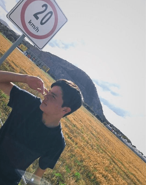 En agosto de 2018, Omar ya había manifestado indiferencia hacia su padre cuando declaró: “Lo único que sé es que 
<b>se llama Gerardo, es lo único que sé</b>. No sé más quién sea o qué hace, pero además no me importa”.