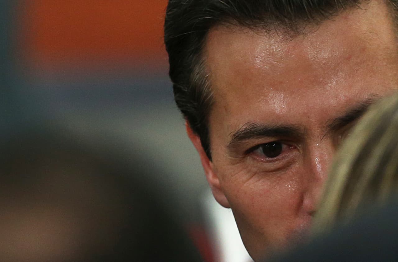 Mientras la fiscalía hace sus investigaciones y el lujoso apartamento en Madrid atrae un potencial comprador,
<b>Peña Nieto en su Twitter ha manifestado su confianza en que “ante las autoridades competentes se me permitirá aclarar cualquier cuestionamiento sobre mi patrimonio</b> y demostrar la legalidad del mismo, dentro de los procedimientos legales. Expreso mi confianza en las Instituciones de procuración y administración de Justicia”.