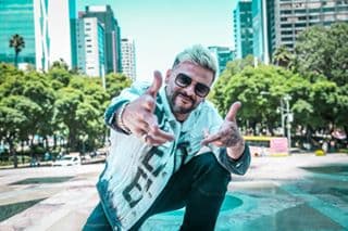 Capó, quien puso a medio planeta a bailar con su tema ‘Calma’ junto a Farruko este verano, dice que esta competencia puede ser descrita con una solo palabra: “intensa”.