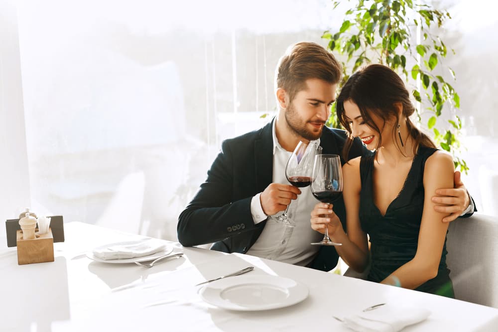 Si te interesa una persona comprometida y con hijos ten mucho cuidado porque no será nada serio, solamente una aventura. Te darás cuenta de lo efectivo que resulta la fuerza de voluntad bien aplicada pues tu constancia y diligencia serán los factores que te darán el éxito. Ante una negativa parcial no te amilanes e insiste, tendrás éxito.