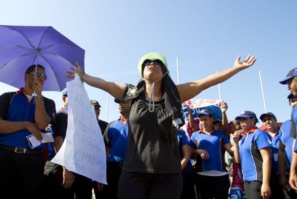 Los manifestantes, convocados por la oposición política y por organizaciones sociales, demandaron también una mayor reducción del gasto del gobierno.