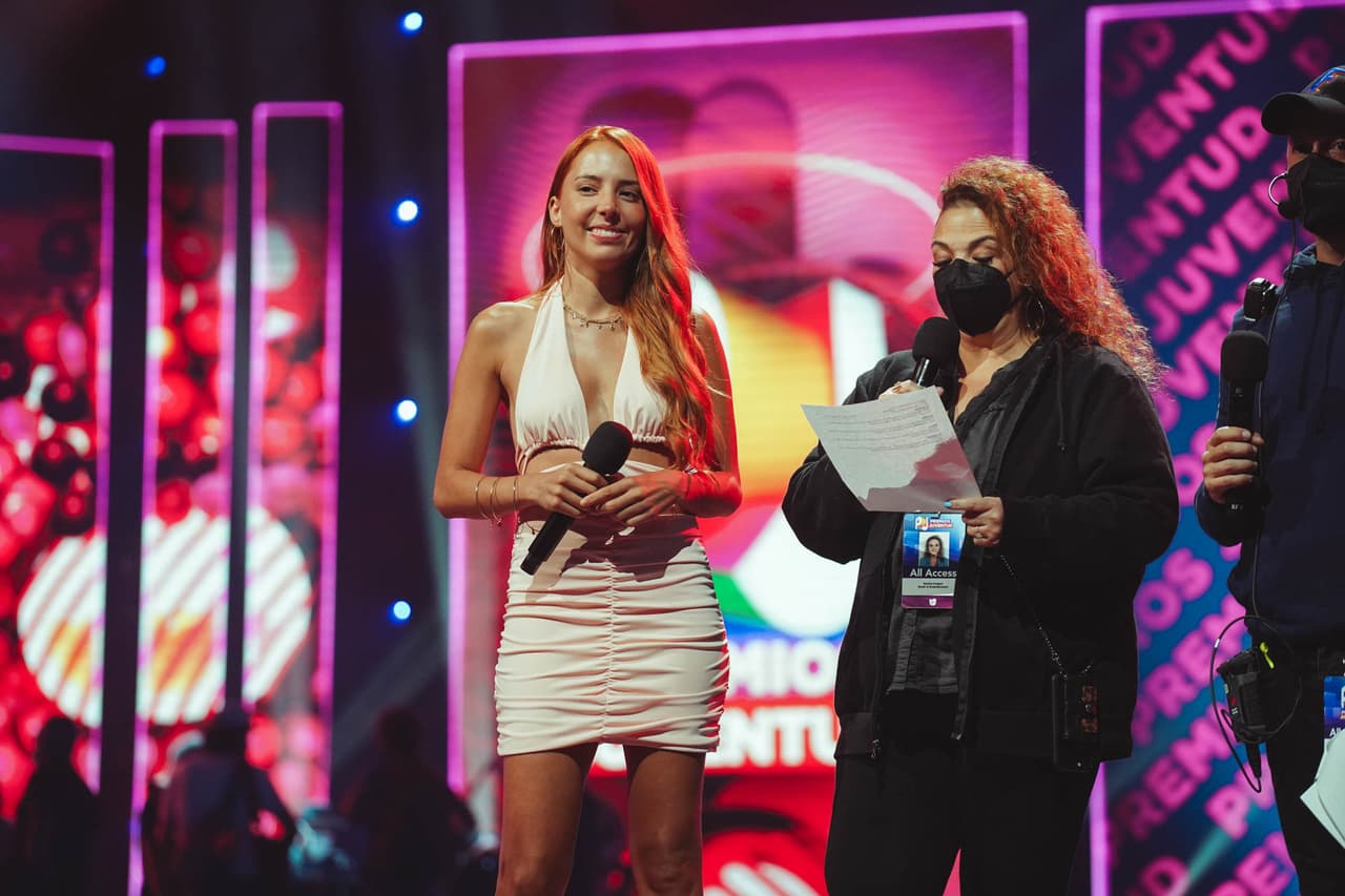 Será una noche de debut para Majo Aguilar, quien en esta ocasión subirá al escenario de la fiesta más candente del verano como host.