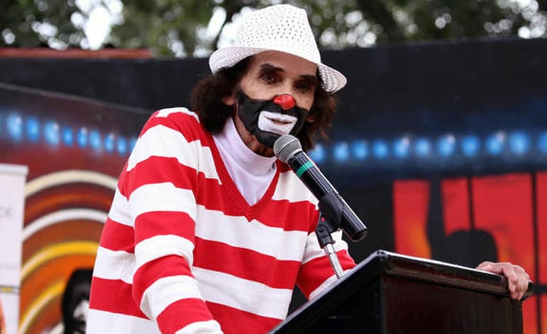 Para el 3 de marzo de 2018, Cepillín declaró ante algunos medios de comunicación que
<b> dudaba de la muerte del artista</b>, por lo que algunos lo tacharon de oportunista por sus comentarios.