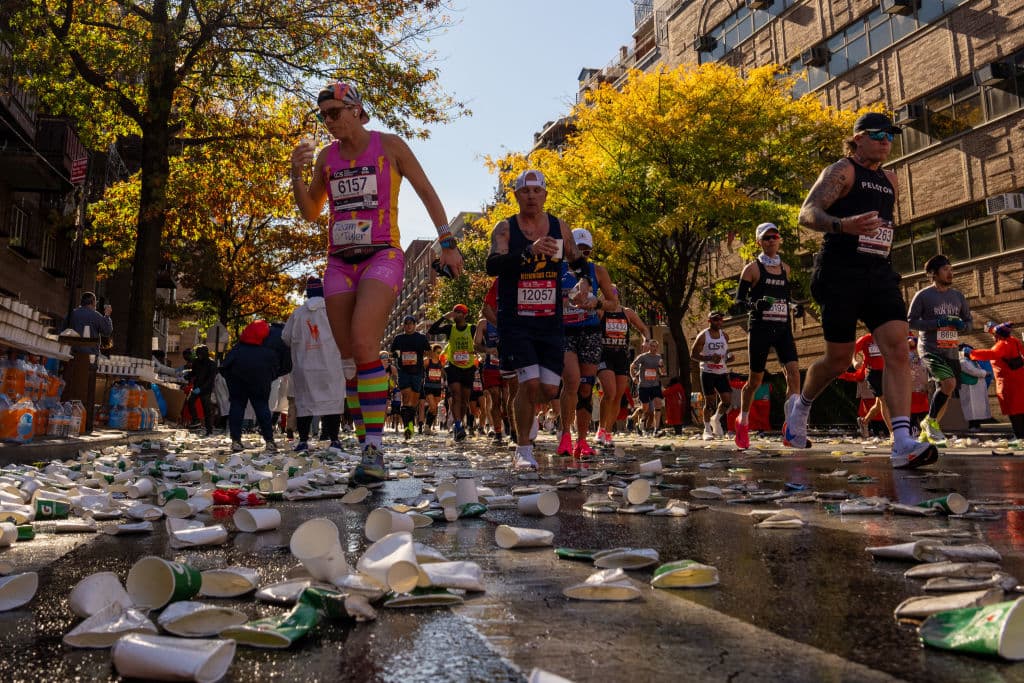 Las condiciones climáticas fueron favorables para los corredores, con temperaturas alrededor de los 4 grados Celsius al inicio de la carrera, significativamente más frías que los 16 grados registrados el año anterior.