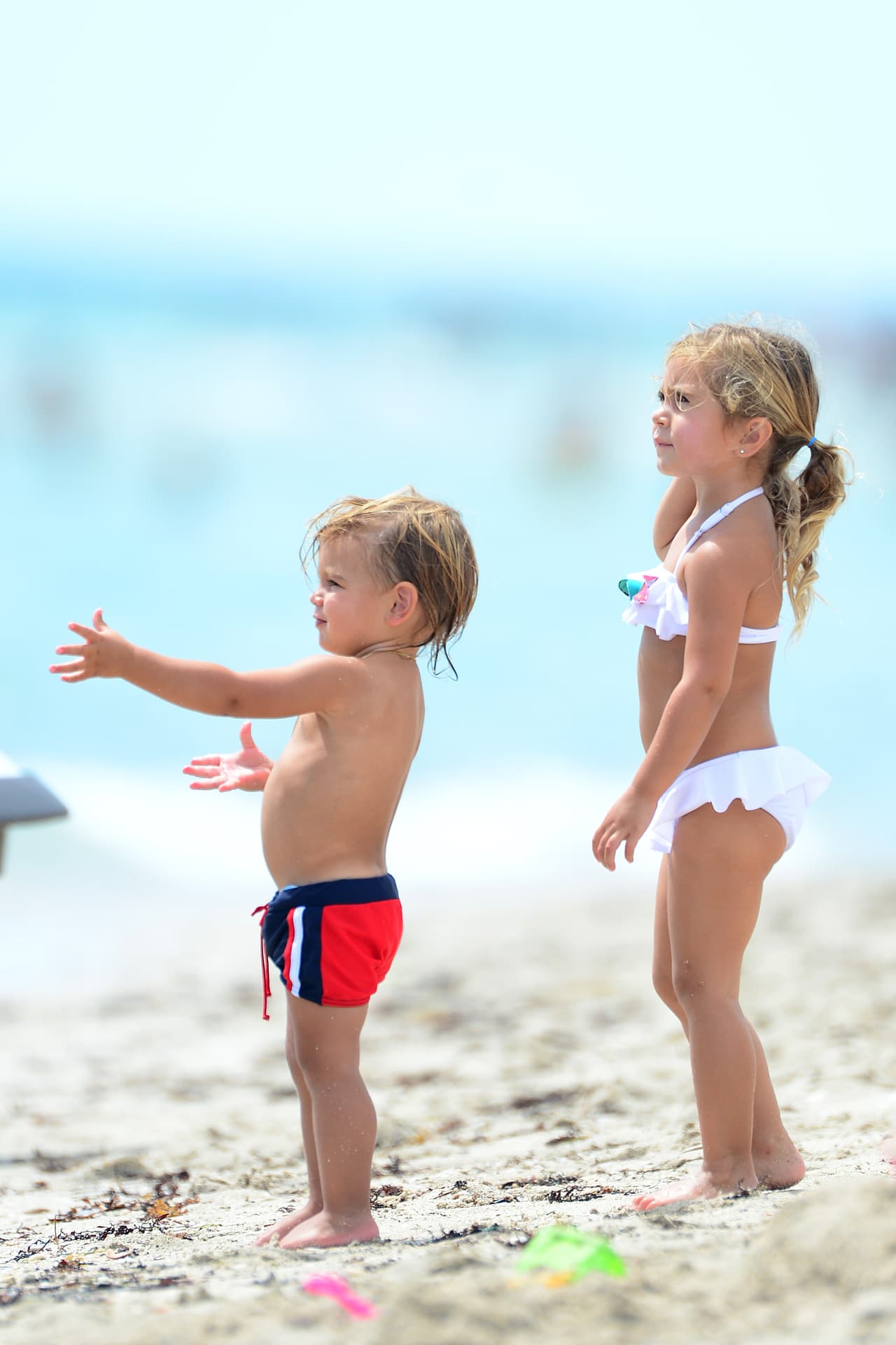 Llevó a sus tres nenes, Mason, Penelope y Reign.