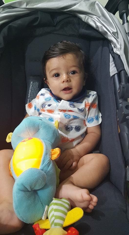Aquí vemos a Baby Joshua a los cinco meses de edad, más que listo para un viaje largo en auto.