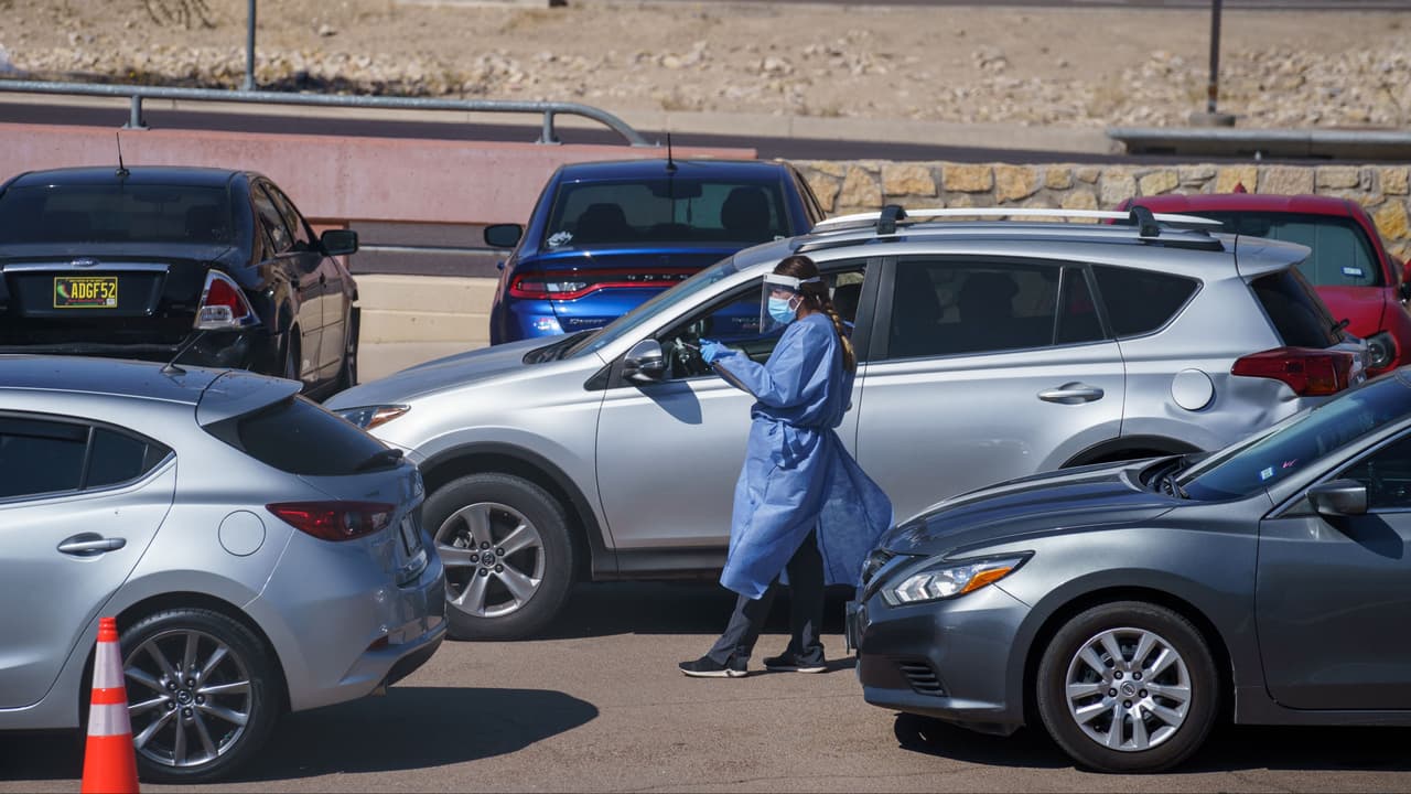 "Estamos conociendo la naturaleza del coronavirus": residentes de El Paso enfrentan el posible colapso de hospitales en noviembre
