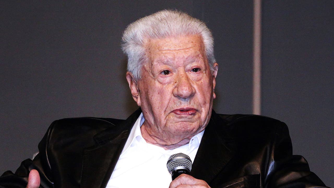 Su hijo, Juan Ignacio Aranda, dijo a Reforma un día después que el legendario actor celebró su cumpleaños en casa y sin grandes fiestas porque "hay mucho contagio alrededor" de él. 
<br>