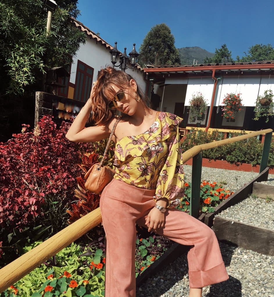 También es una amante de la música, sus géneros preferidos son el jazz, la salsa y el bossa nova.