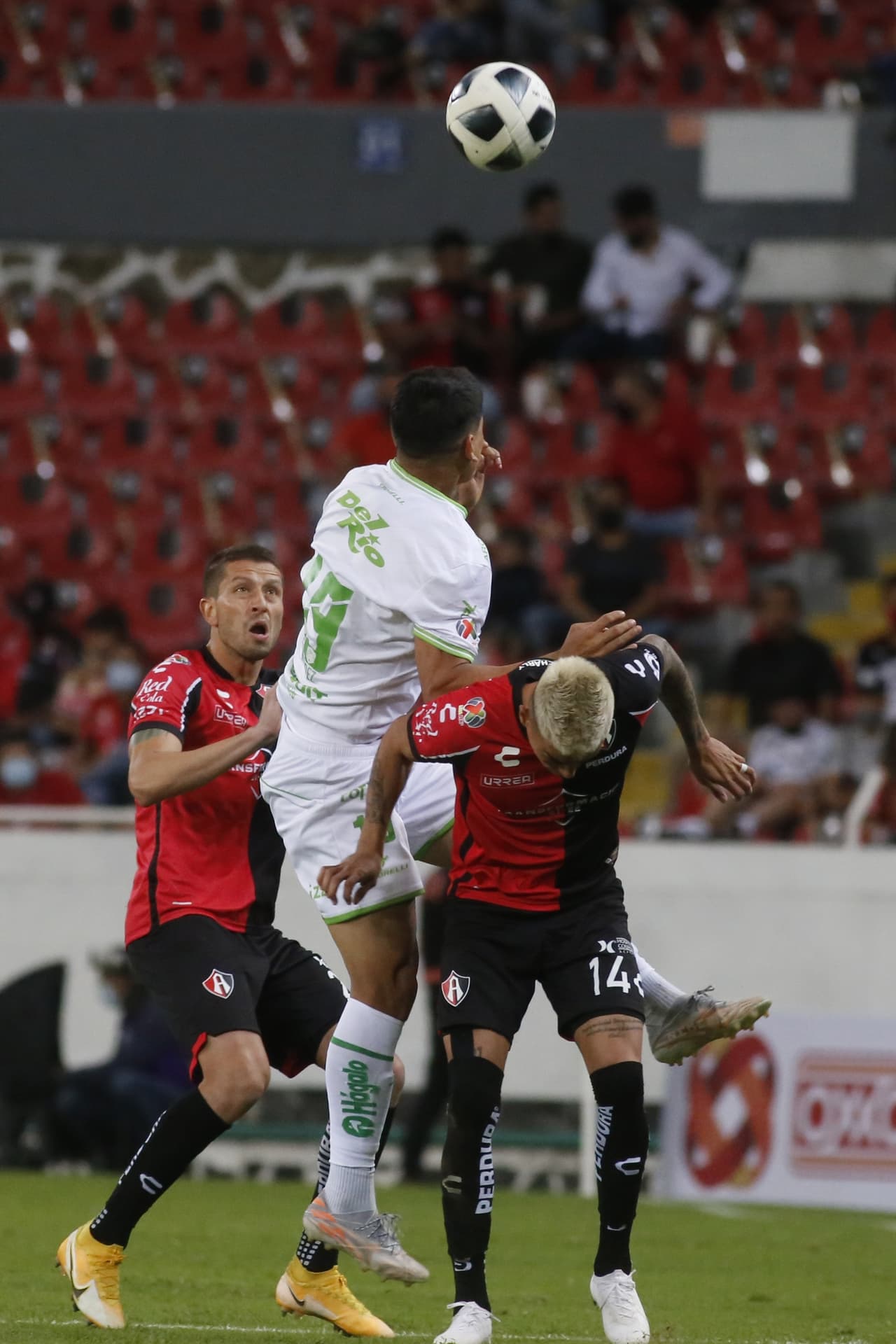El duelo fue bastante disputado pero el equipo de Guadalajara se quedó con los tres puntos.