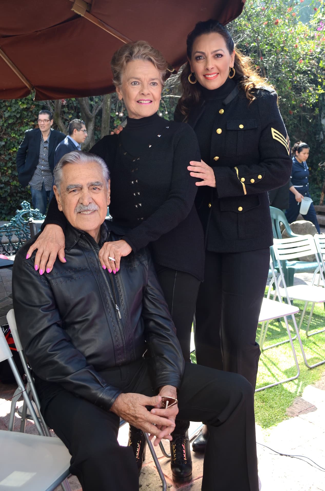 "Ella hace su lucha por aquí, por allá, sus cositas y subsiste. Y si podemos ayudarla, pues con mucho gusto. Igualmente a mi nieto. Pero ese tema, gracias a Dios subsistimos", explicó en entrevista telefónica.