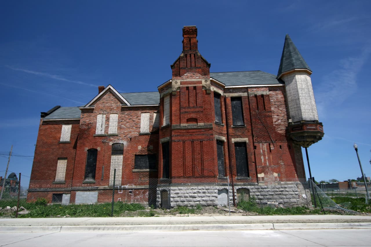 Brush Park fue uno de los mejores barrios de Detroit. Ahora sus casas están tapiadas.