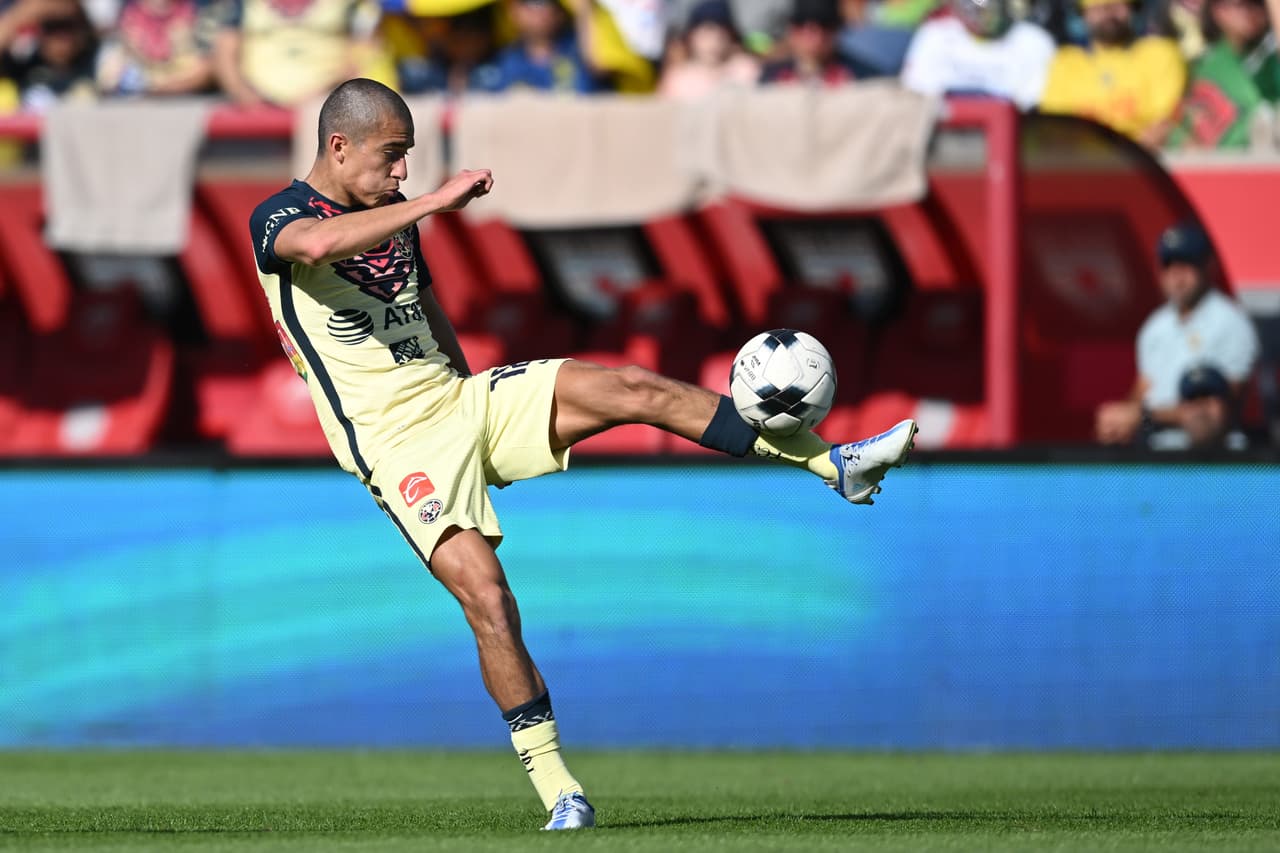 Pumas se impuso al América en partido amistoso con una gran actuación de Juan Ignacio Dinenno, quien hizo un doblete.