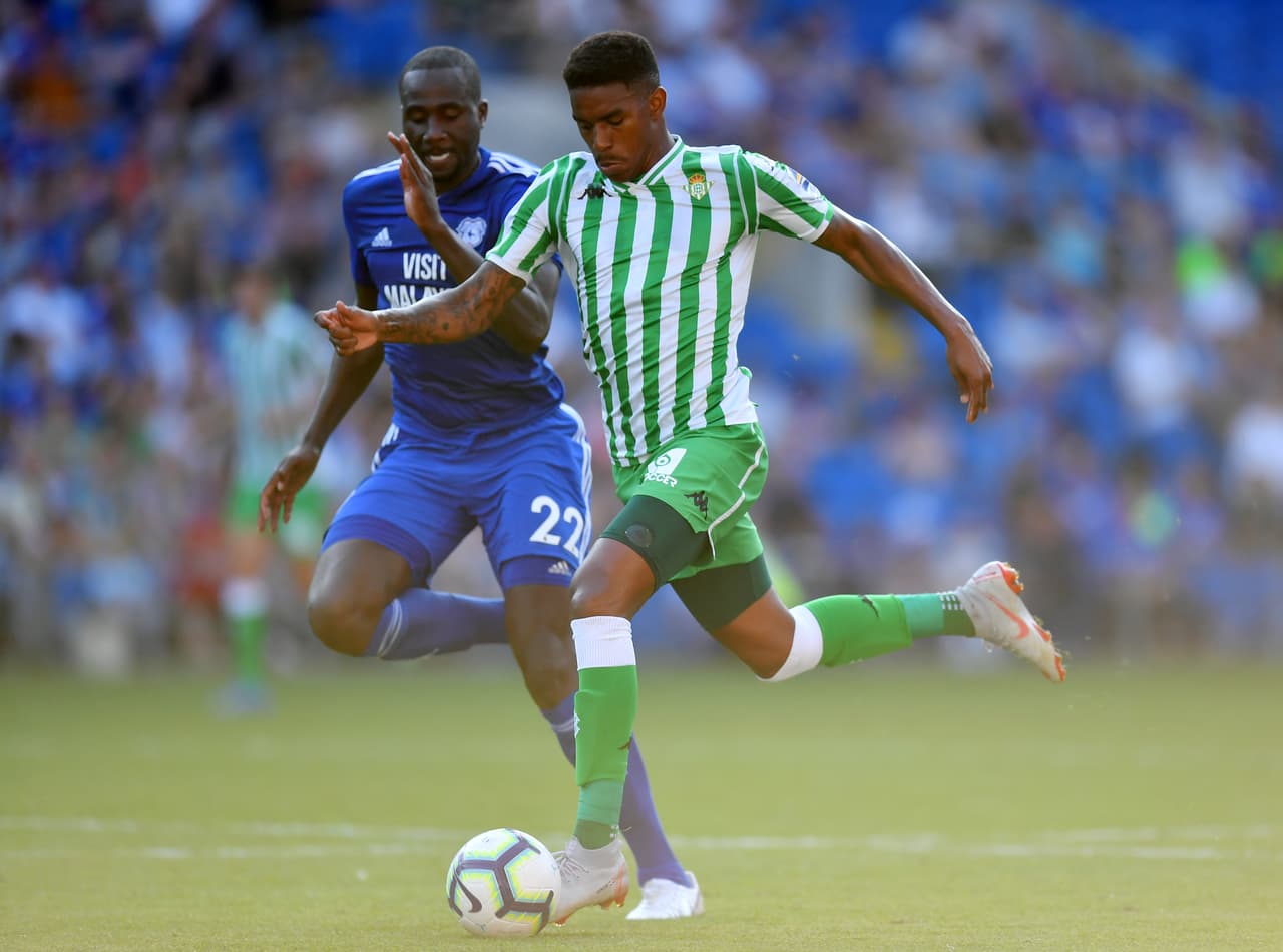 Junior Firpo está por cerrar su continuidad con Betis, donde milita el mexicano Andrés Guardado. El jugador sonó para otros clubes, pero el equipo español jugará Europa League esta temporada.
