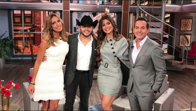 Gerardo Ortiz visitó el foro de El Gordo y La Flaca para promocionar su nuevo sencillo y platicar sobre diversos temas profesionales y personales.