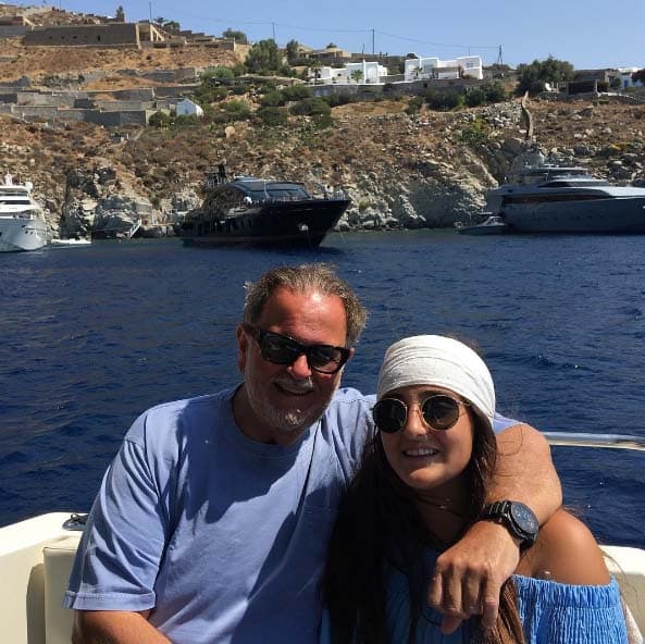 El amor que le tiene Raúl a Mía es enorme.