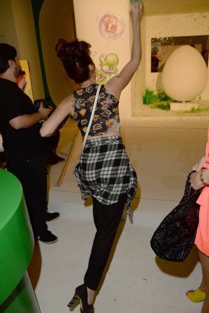 El divertido Yoshi ofreció una fiesta súper divertida que llenó de color el día mientra decoraban el gigantesco huevo ícono del nuevo juego del personaje. ¡Así bautizaron el videojuego!