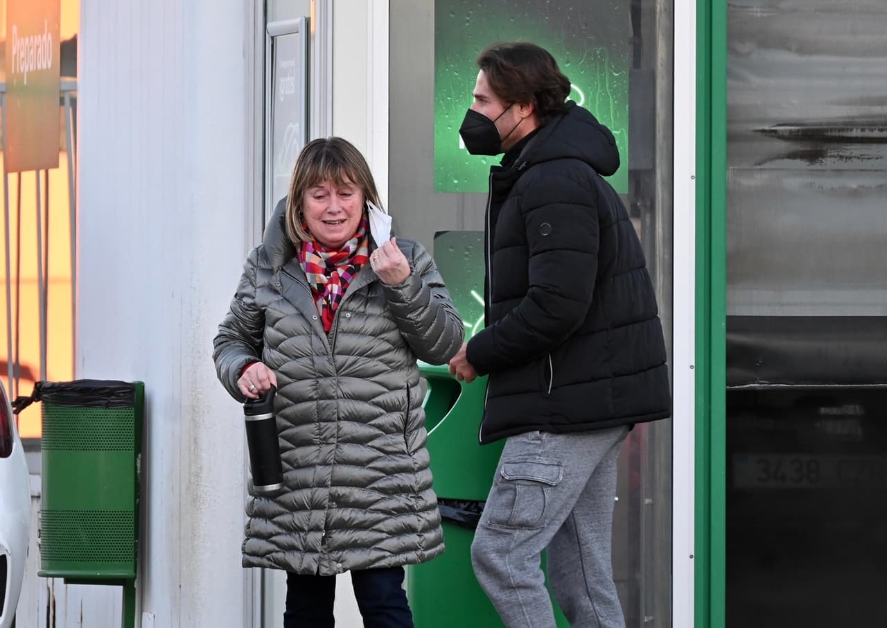 Al cabo de unos días, y al cerciorarse de que no los ponía en riesgo, pudo abrazarlos.