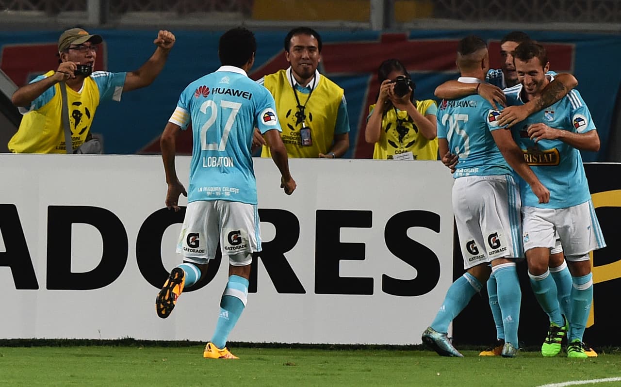 Sporting Cristal sufre, pero se impone a Huracán en CL