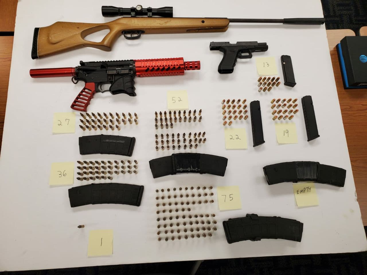 Gobernadora firma nueva ley de armas