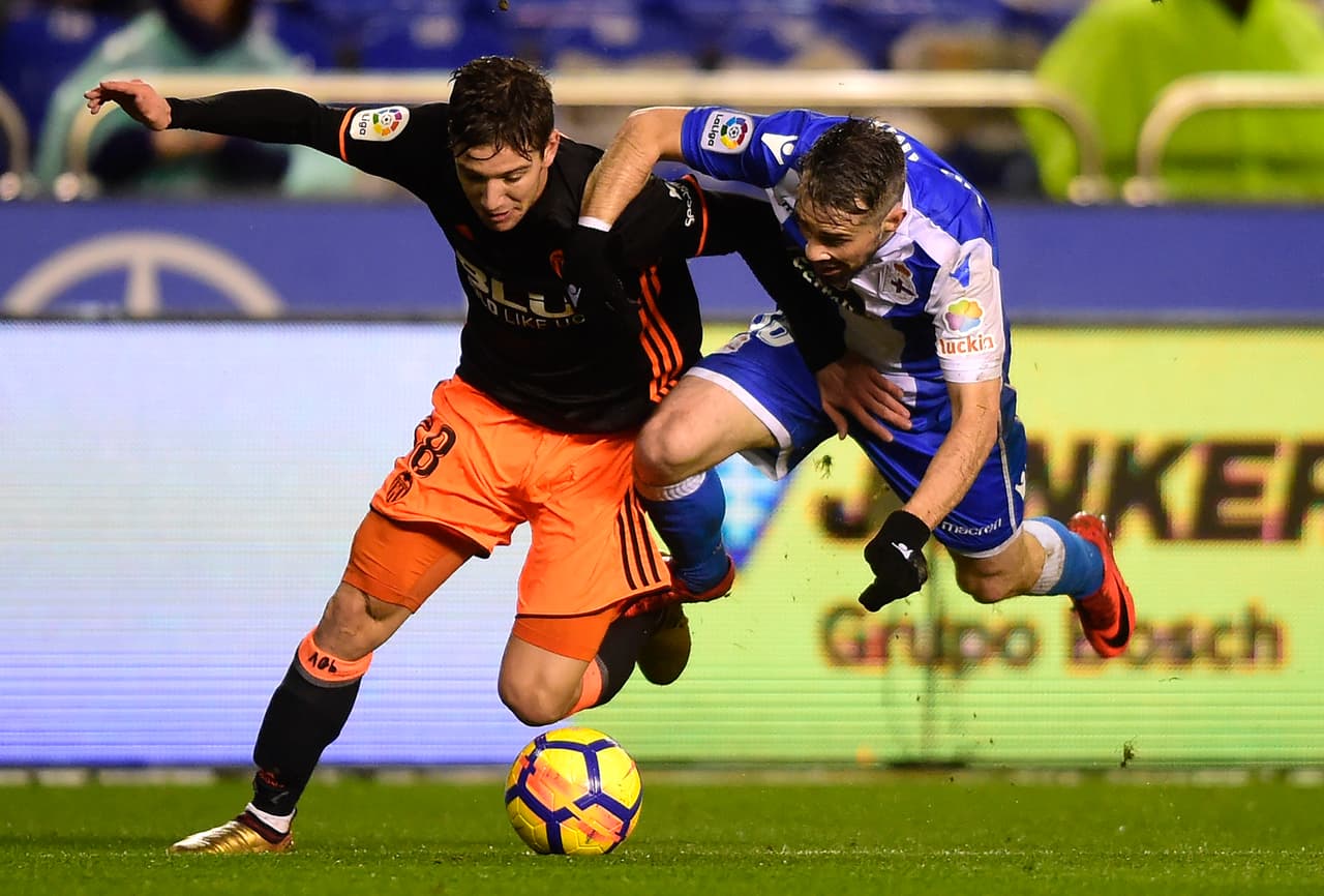 Valencia factura errores y vence al Deportivo La Coruña