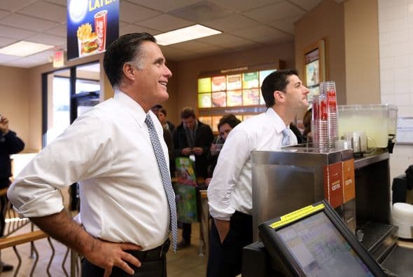 Nacido en 1947 en Detroit, capital de la industria automotriz en Michigan (norte), Willard Mitt Romney tuvo su primer contacto con la política a los 15 años, cuando acompañaba a su padre George en la campaña que lo llevó a la gobernación.