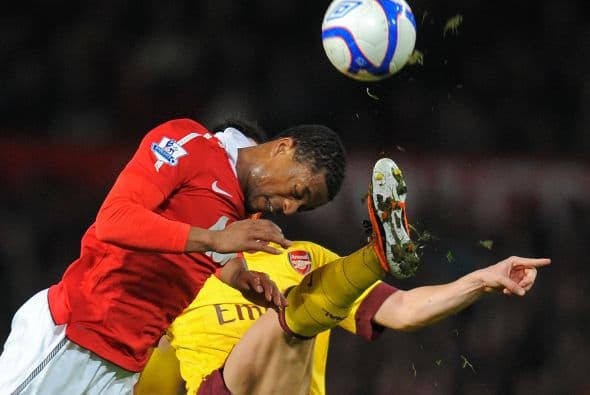 El fútbol es: Cabeza, pelota, zapatos y...