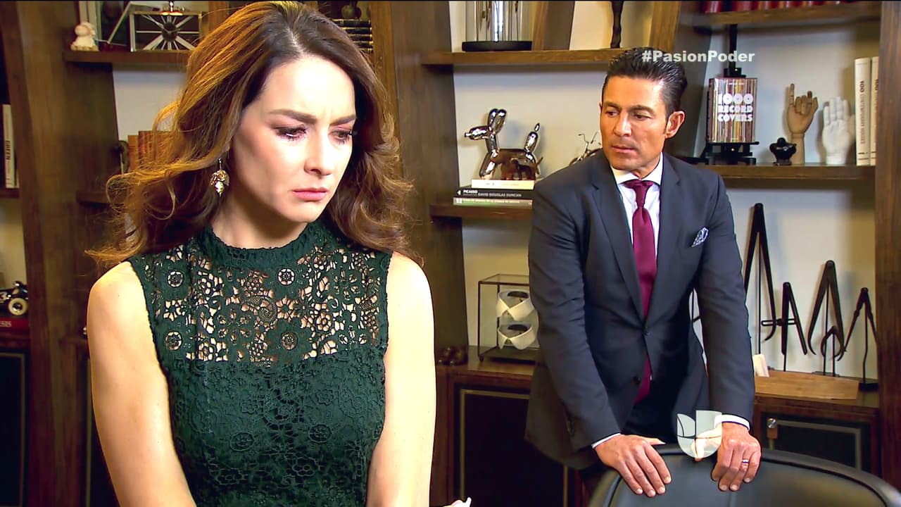 En Pasión y Poder, con todo el dolor de su corazón, finalmente Julia firmó el divorcio y en muy poco tiempo dejará de ser la esposa de Eladio.