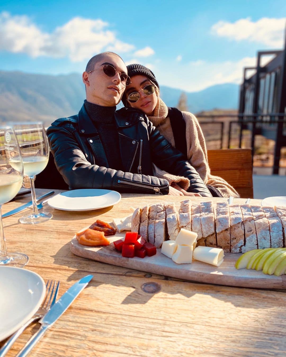 Actualmente, Mayer Mori sostiene una relación sentimental con la modelo Raquel Chaves, mientras que Natália se encuentra soltera.